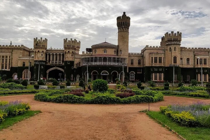 Force Urbania Bangalore city sightseeing tour