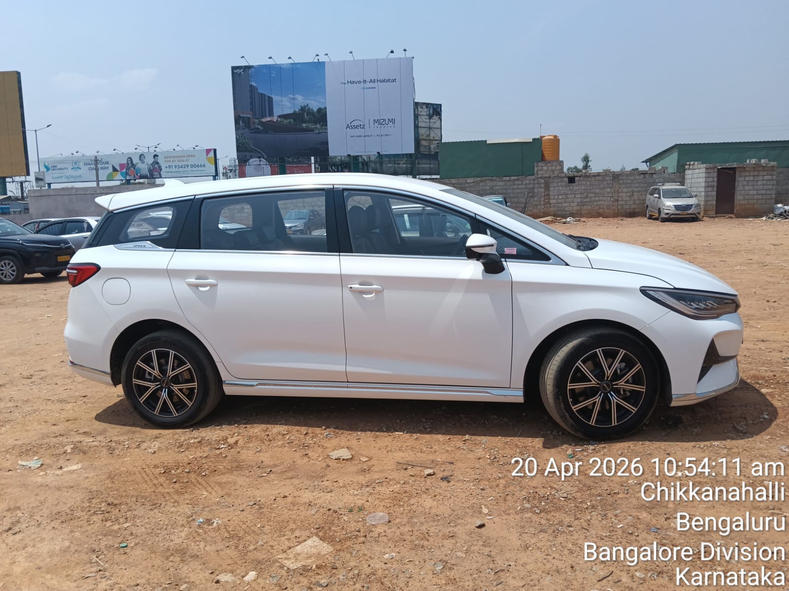BYD eMax 7 premium interior 7-seater cabin