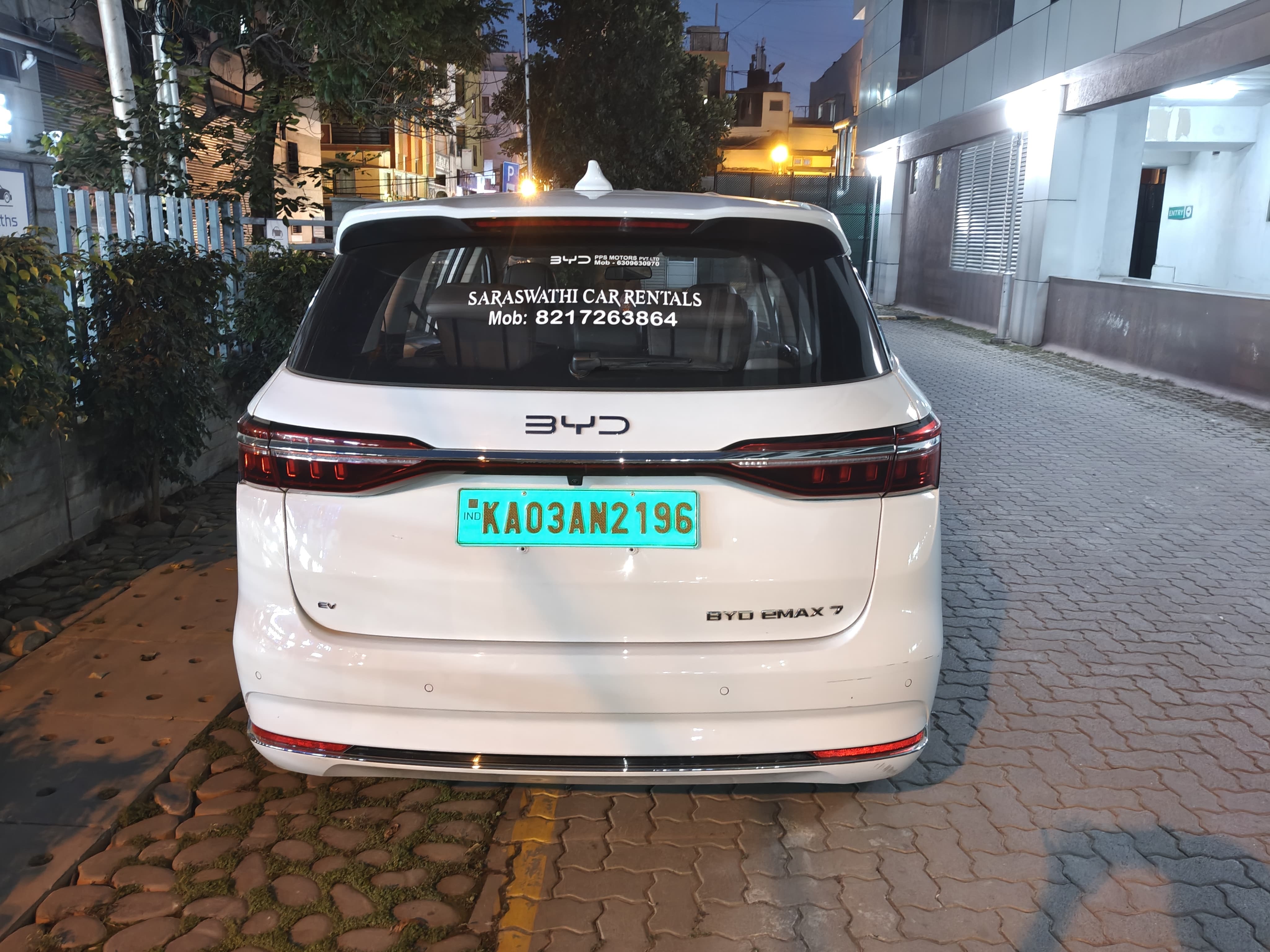 BYD eMax 7 side view Bangalore electric cab